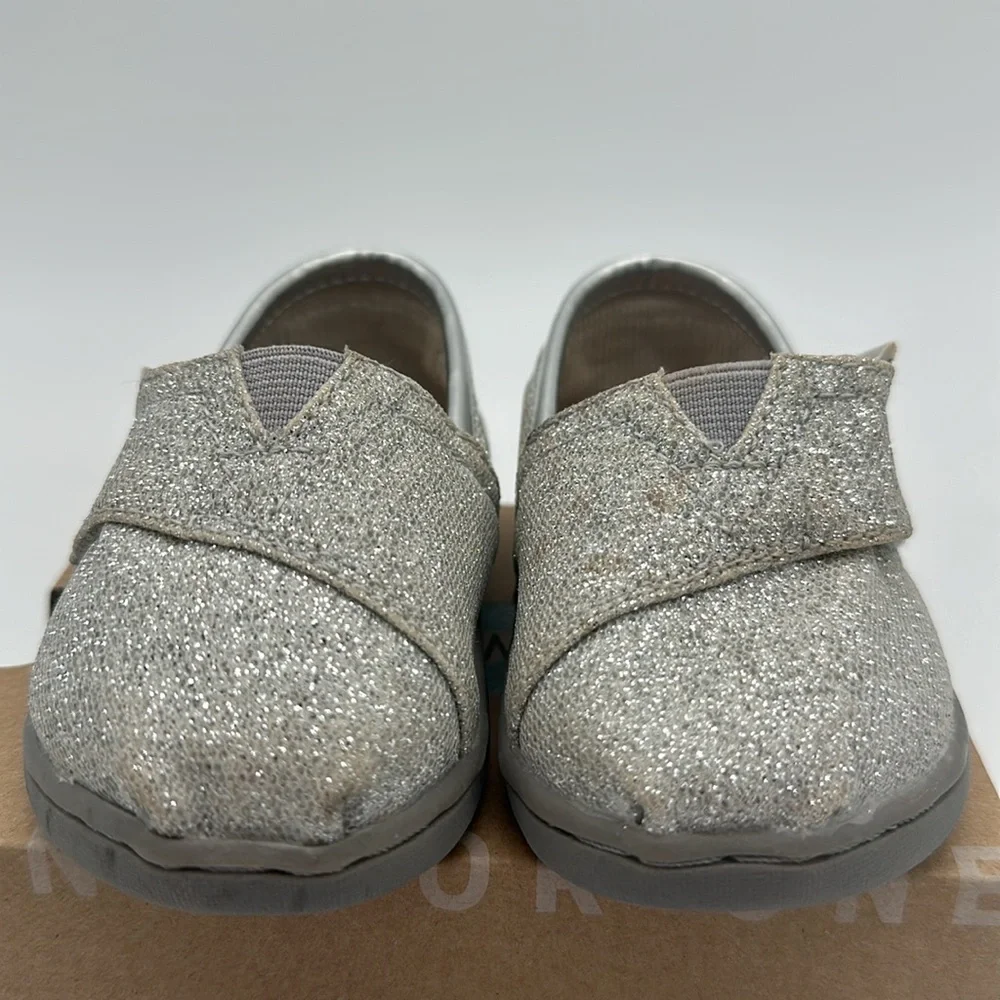Toms Tiny Classic Silver Glimmer Girls Toddler Flats Toddler Size 4 With Box EUC